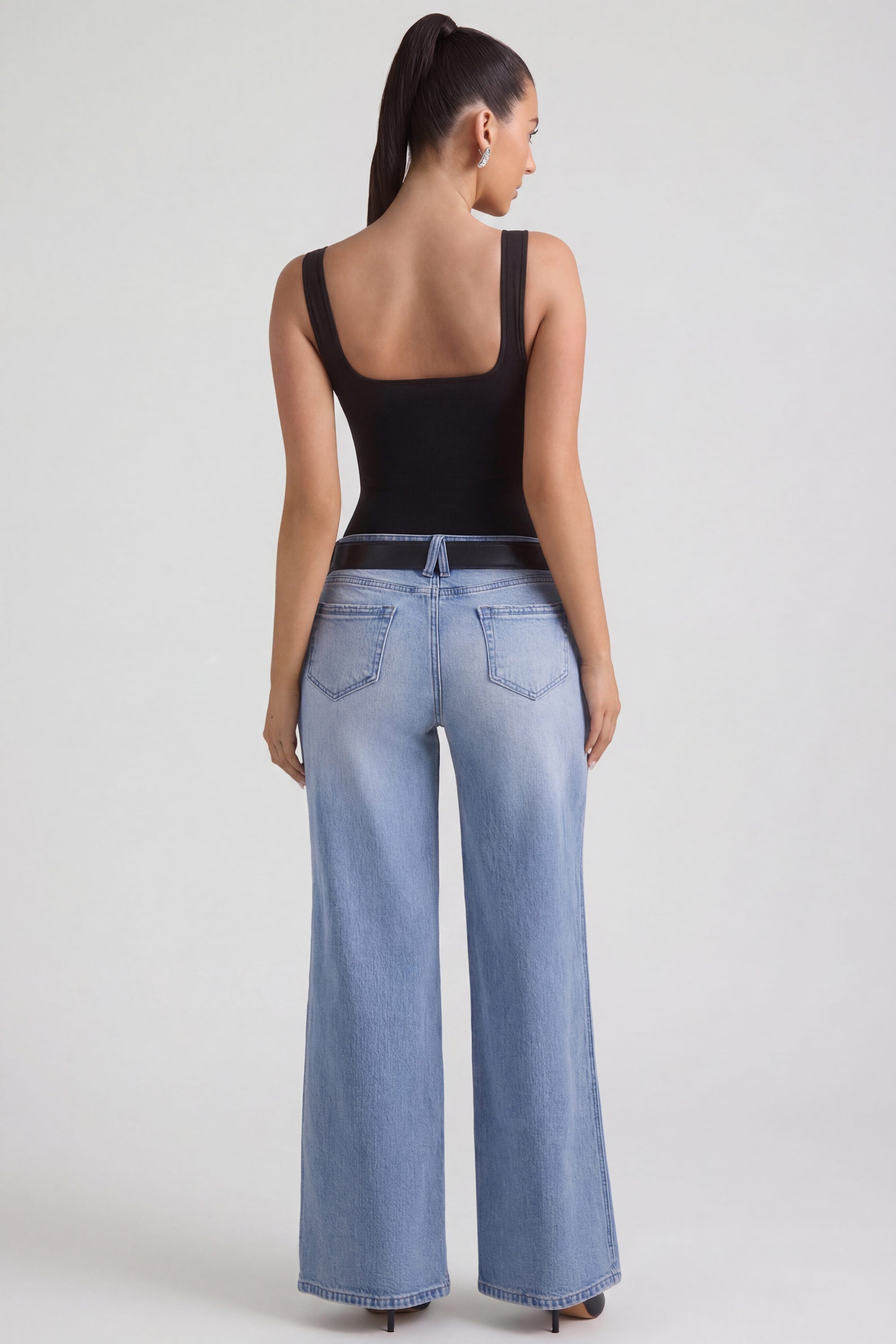 Low-Rise Wide-Leg Jeans in Vintage Wash