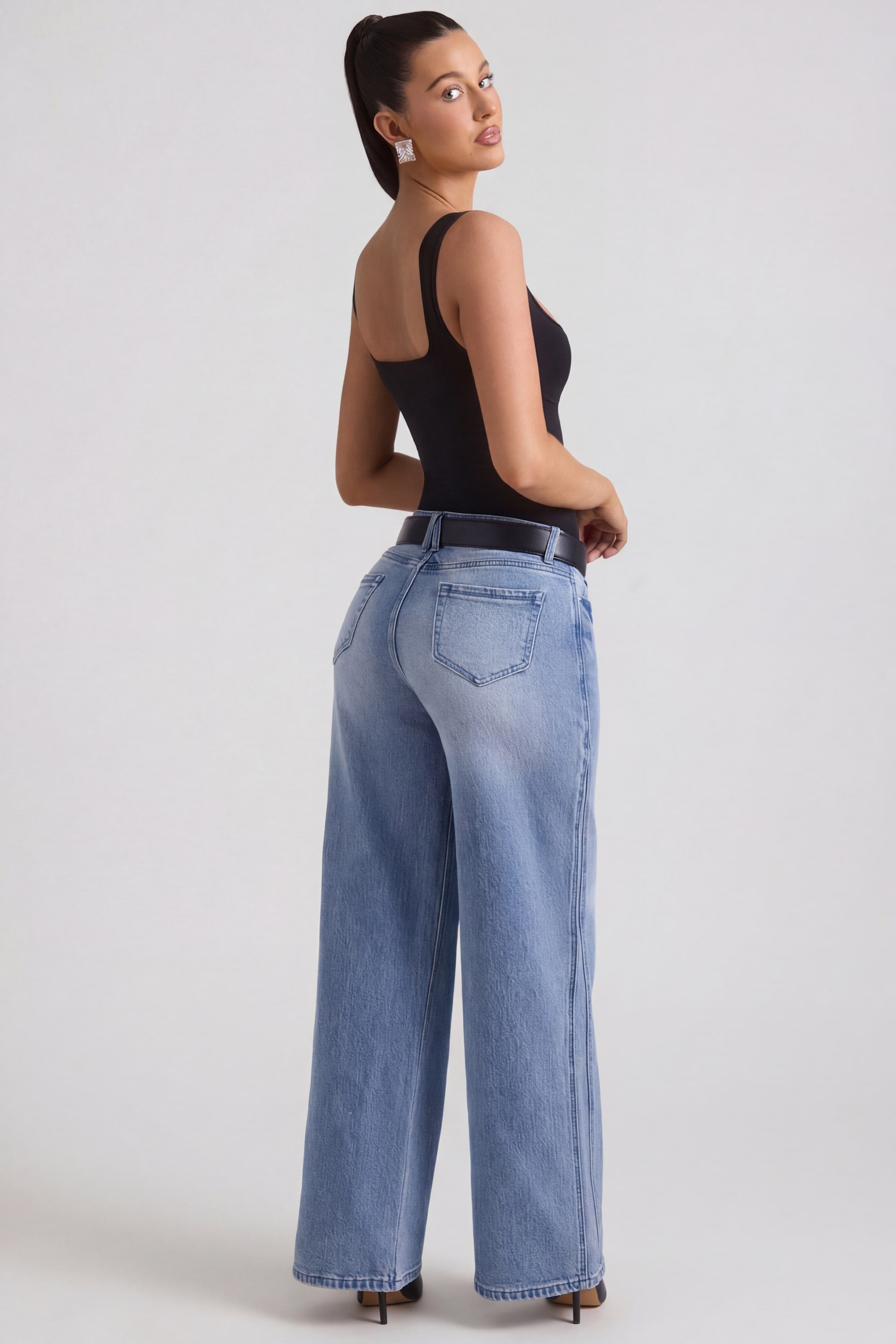 Low-Rise Wide-Leg Jeans in Vintage Wash