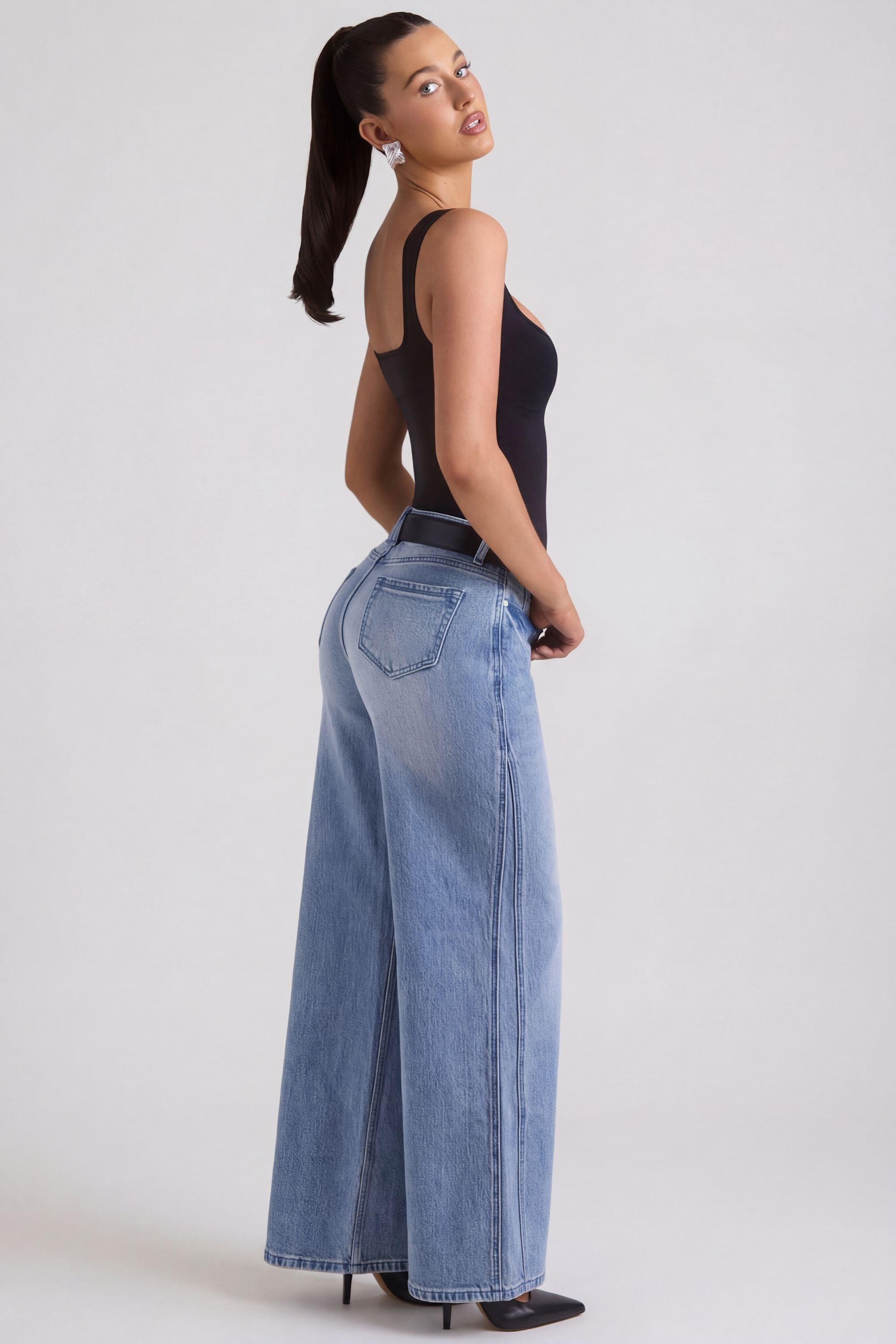 Low-Rise Wide-Leg Jeans in Vintage Wash